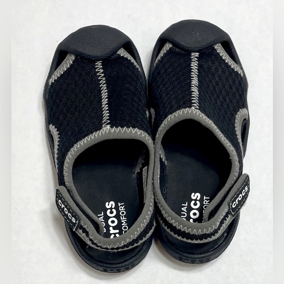 Boys size 10. CROCS “Swiftwater” sandals. Black / gray - Picture 4 of 6